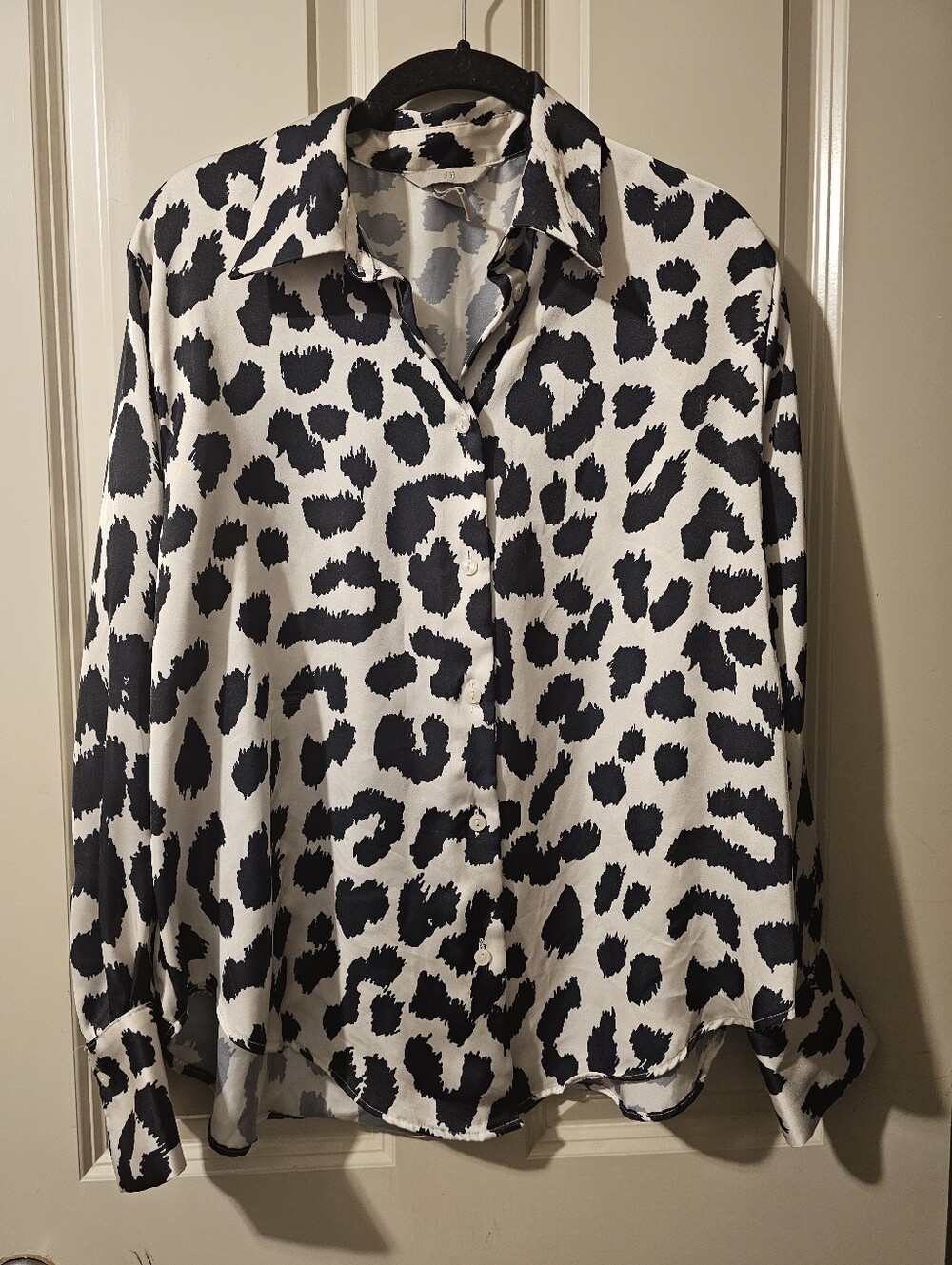 H&M Black and White Leopard Print Button-Up Shirt S